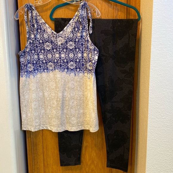 3 for $12 Sonoma Goods for Life Two-Tone Tank Top (M) + Dark Gray Legging (PL) - Picture 3 of 8